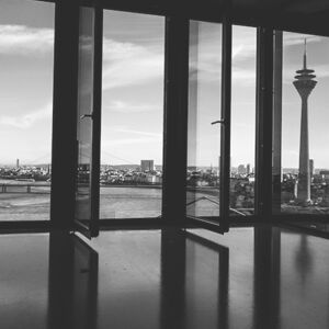 Düsseldorf Rheinturm Fenster